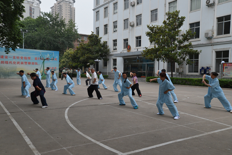 聘請陳式太極拳知名教練教學，開展太極拳興趣小組活動。