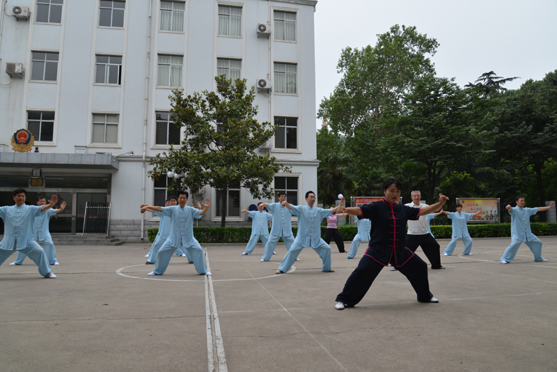 聘請陳式太極拳知名教練教學，開展太極拳興趣小組活動。