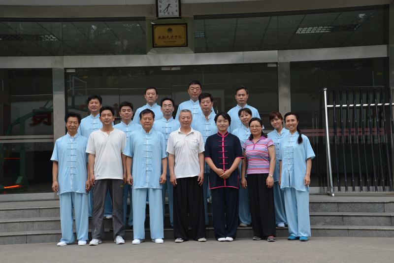 聘請陳式太極拳知名教練教學，開展太極拳興趣小組活動。